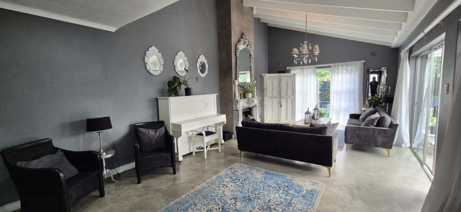 4 Bedroom Property for Sale in Waves Edge Western Cape